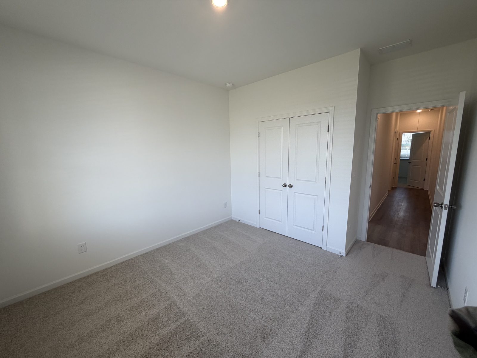 A furnished private room in the Kathleen, GA home